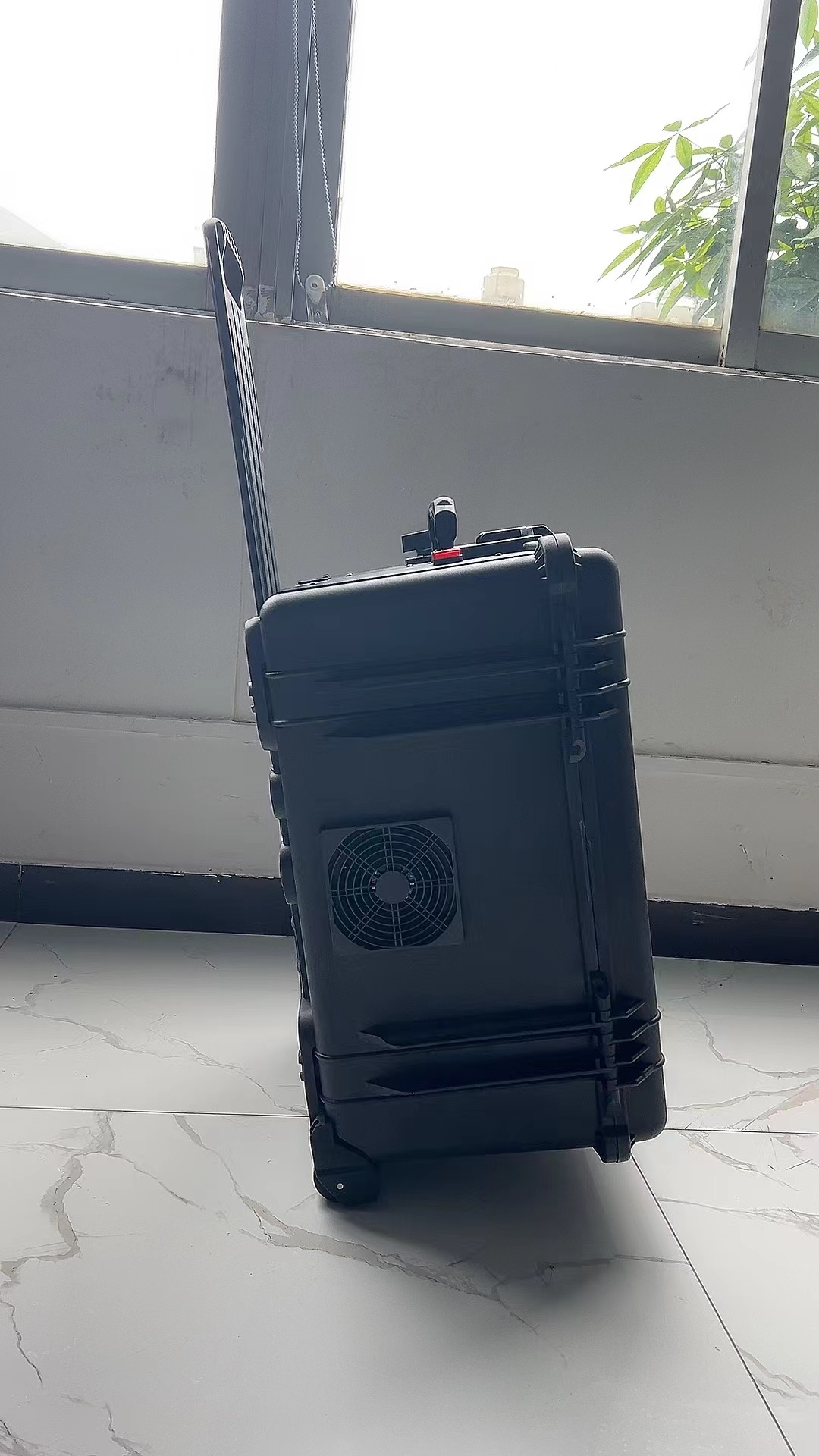 连州手拉箱型移动通信干扰器